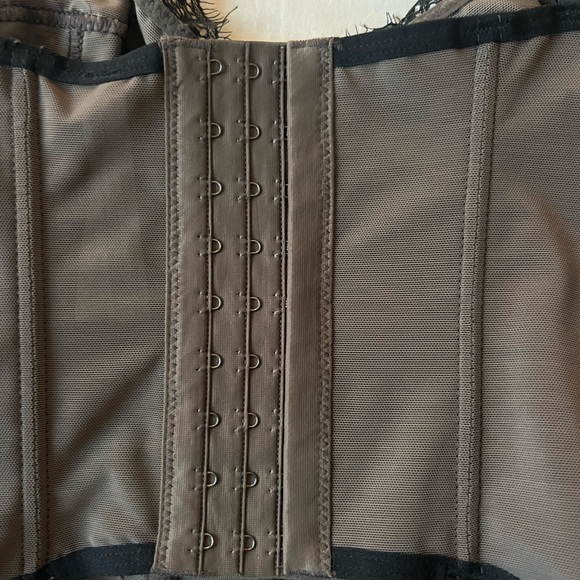 Modern Love corset top - Picture 3 of 4
